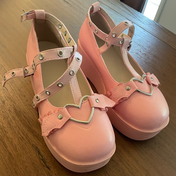 Pink Shoes - Picture 4 of 6